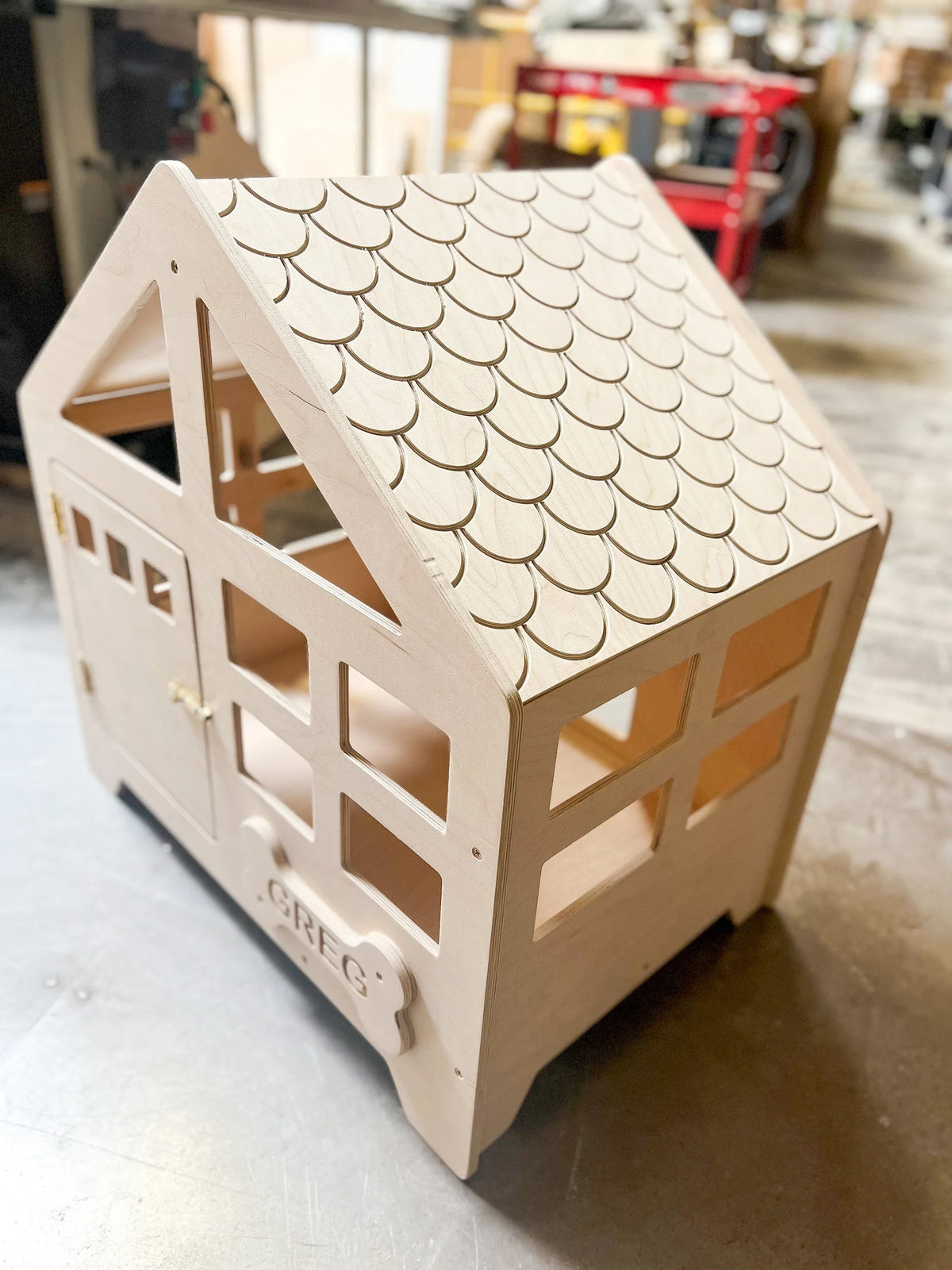 GREG- Traditional Dog House