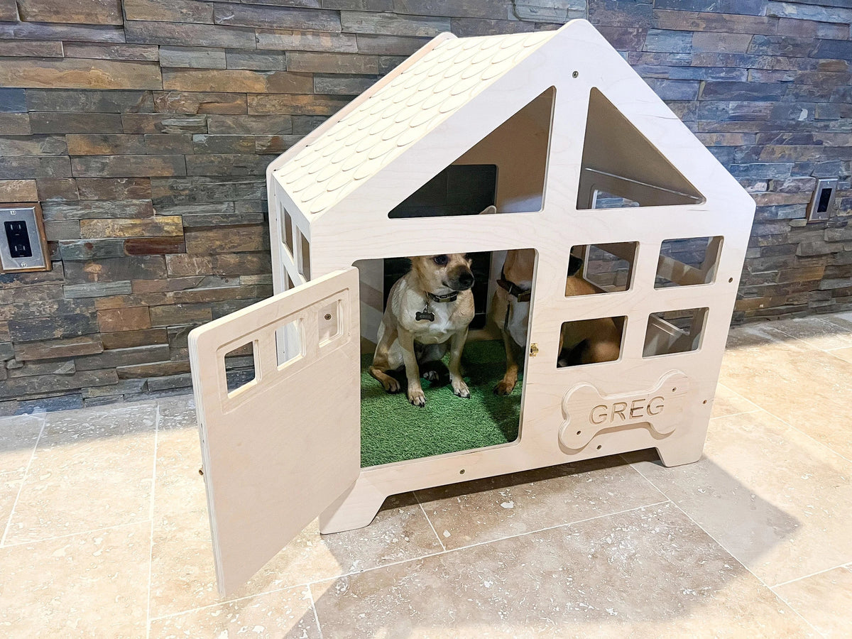 GREG- Traditional Dog House